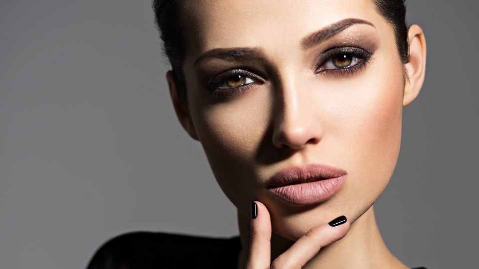 Smoky Eyes : Les astuces des professionnels pour un regard fumé irrésistible - Mode Reine